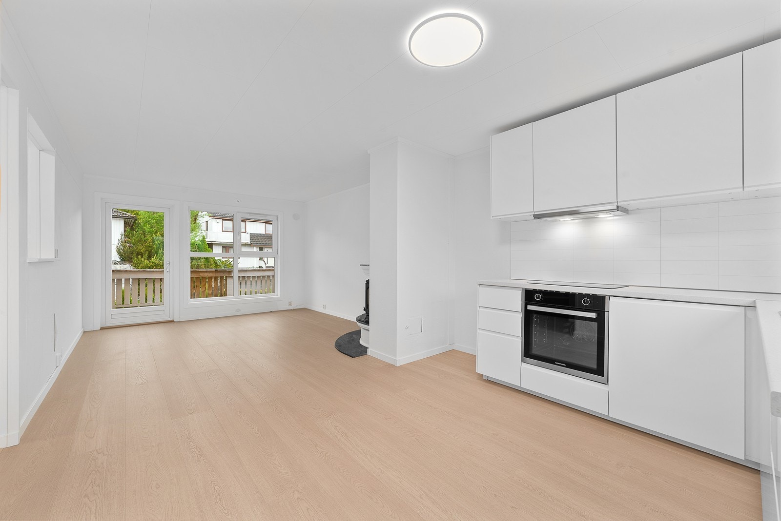 Åpen kjøkken- og stueløsning med fleksible innredningsmuligheter. Nytt kjøkken 2025 Galleribilde