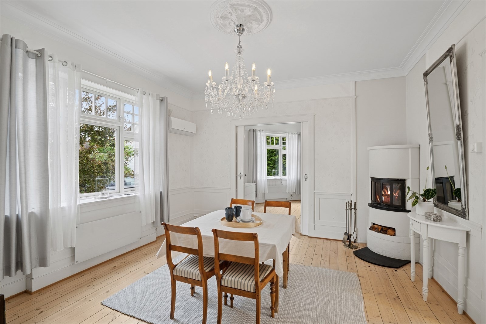 De store stuene har en god planløsning som gir deg flere innredningsmuligheter. Galleribilde