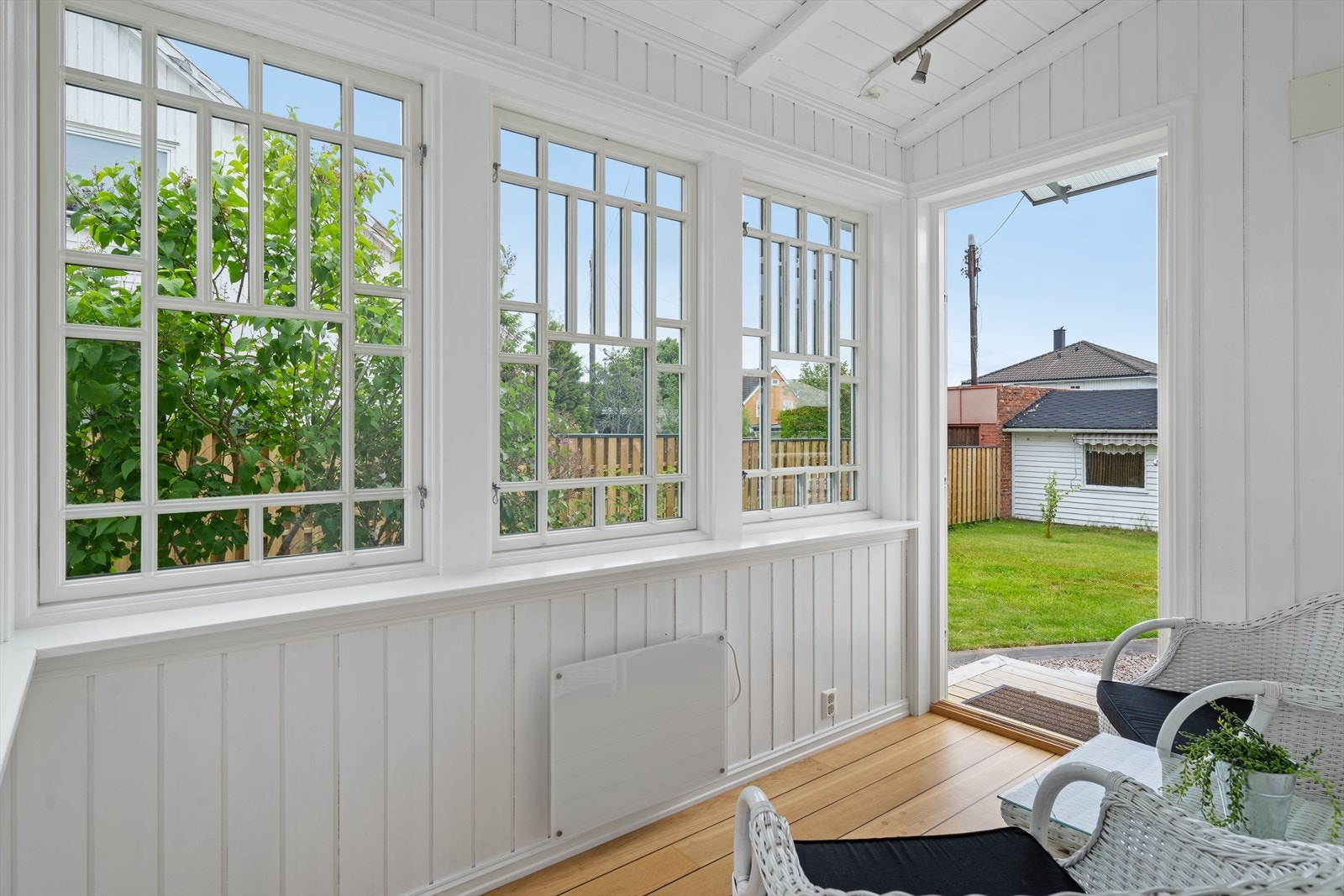 Egen utgang til de solrike og store uteområdene. Galleribilde