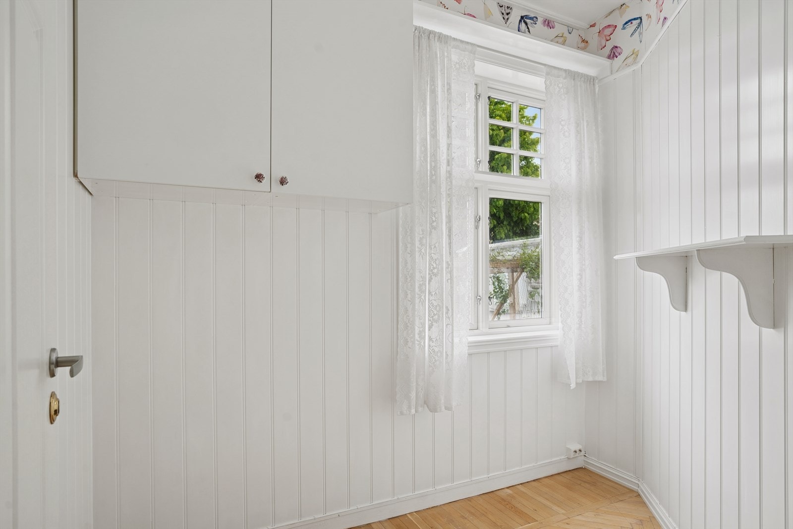 Det ekstra soverommet passer perfekt som barnerom, gjesterom eller som hjemmekontor. Galleribilde