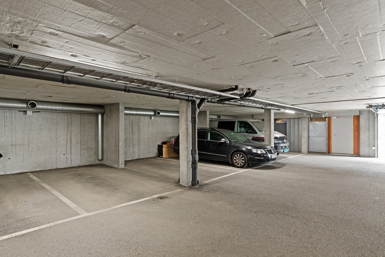 Det medfølger p-plass i garasjekjeller her har du også en bod. Galleribilde