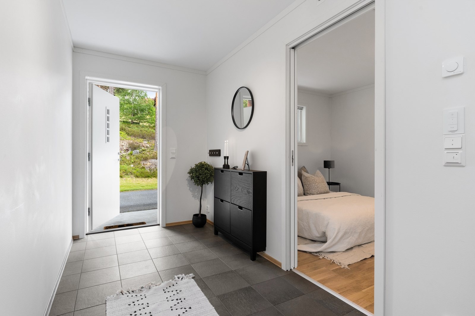 Velkommen inn! Lys entrè med gulvvarme. Galleribilde