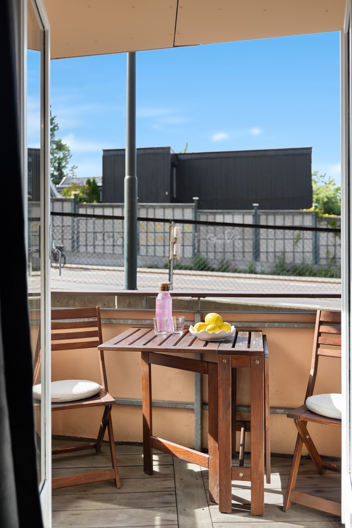 Fra soverommet er det videre utgang til en hyggelig balkong på ca. 5,5 kvm. Galleribilde