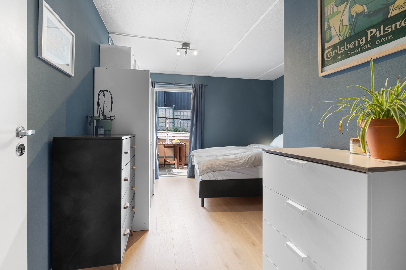 Stort og flott soverom med gode møbleringsmuligheter. Galleribilde