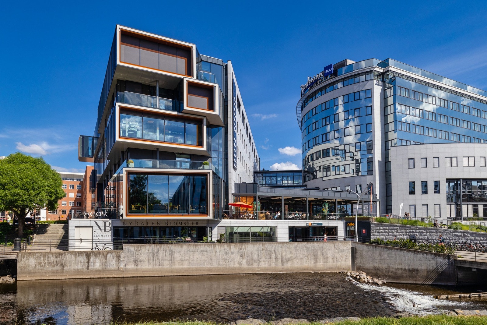 Nærområdet - Nydalen med flere butikker og spisesteder. Galleribilde