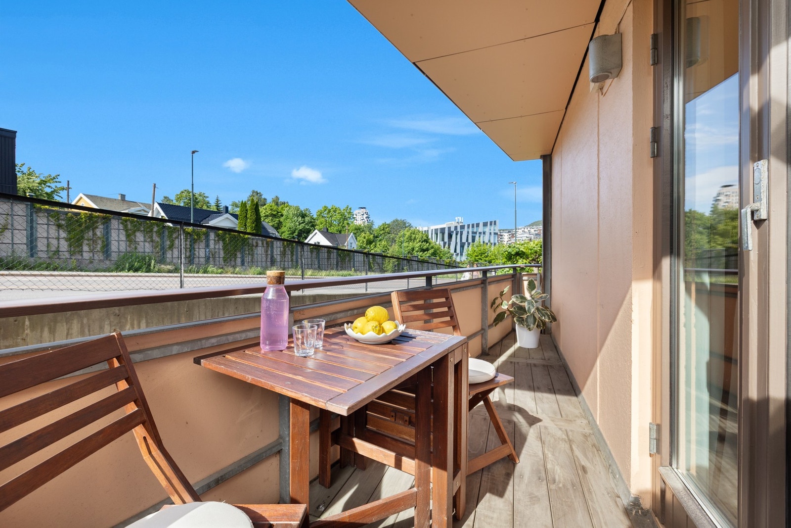 En meget attraktiv 2-roms selveier med god planløsning og solrike uteplasser! Galleribilde