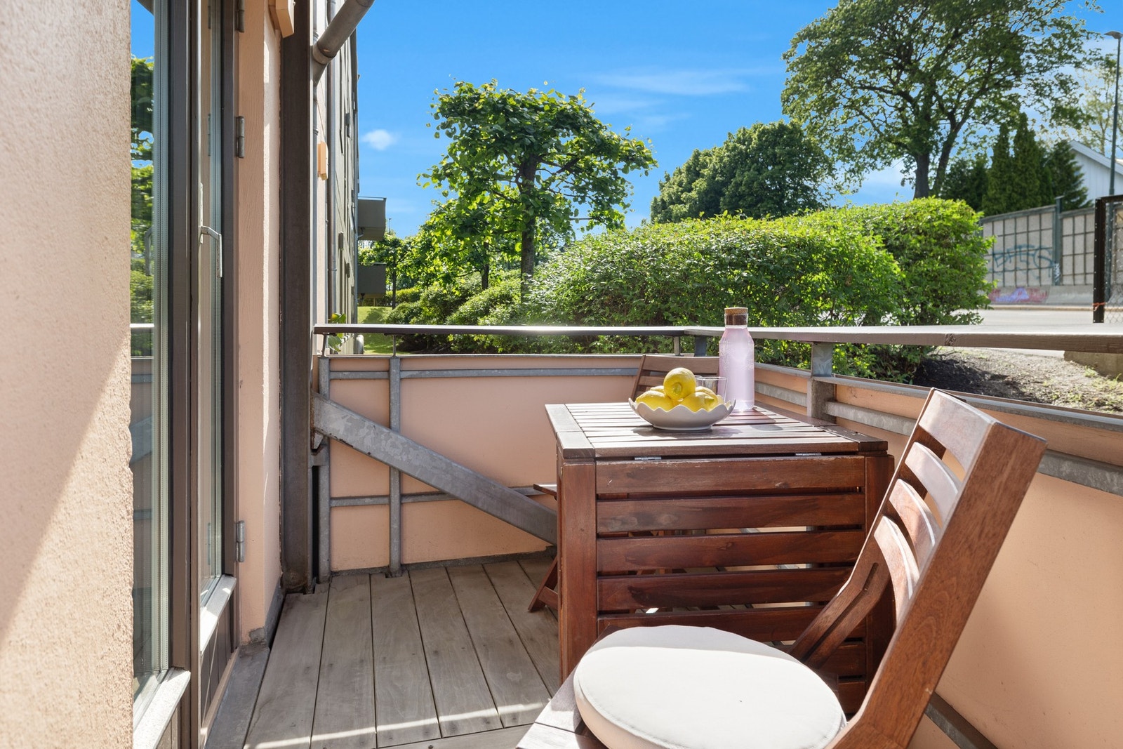 Her kan man trekke seg tilbake og nyte solfylte dager i behagelige omgivelser. Galleribilde