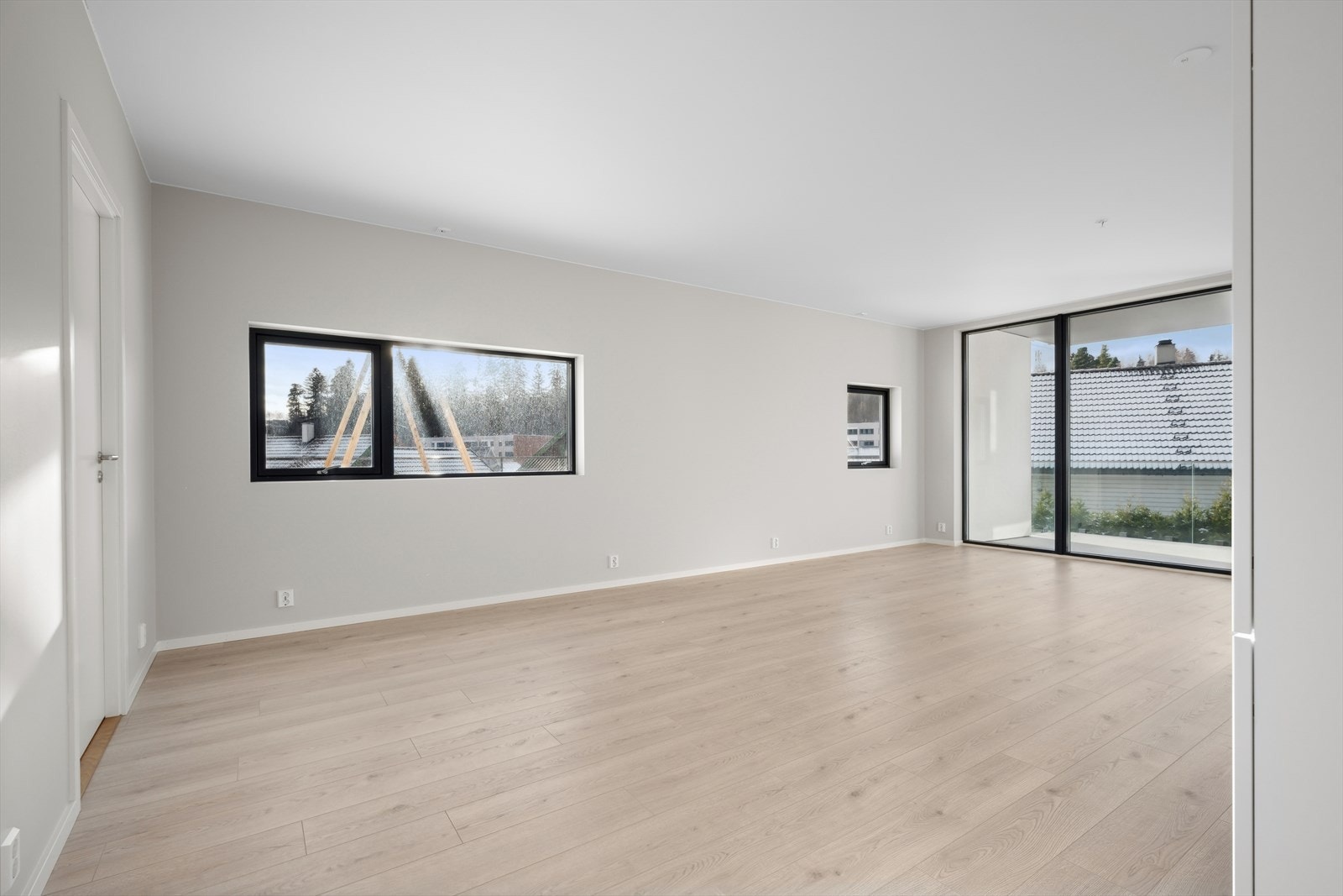 Fin stue med mye lys Galleribilde