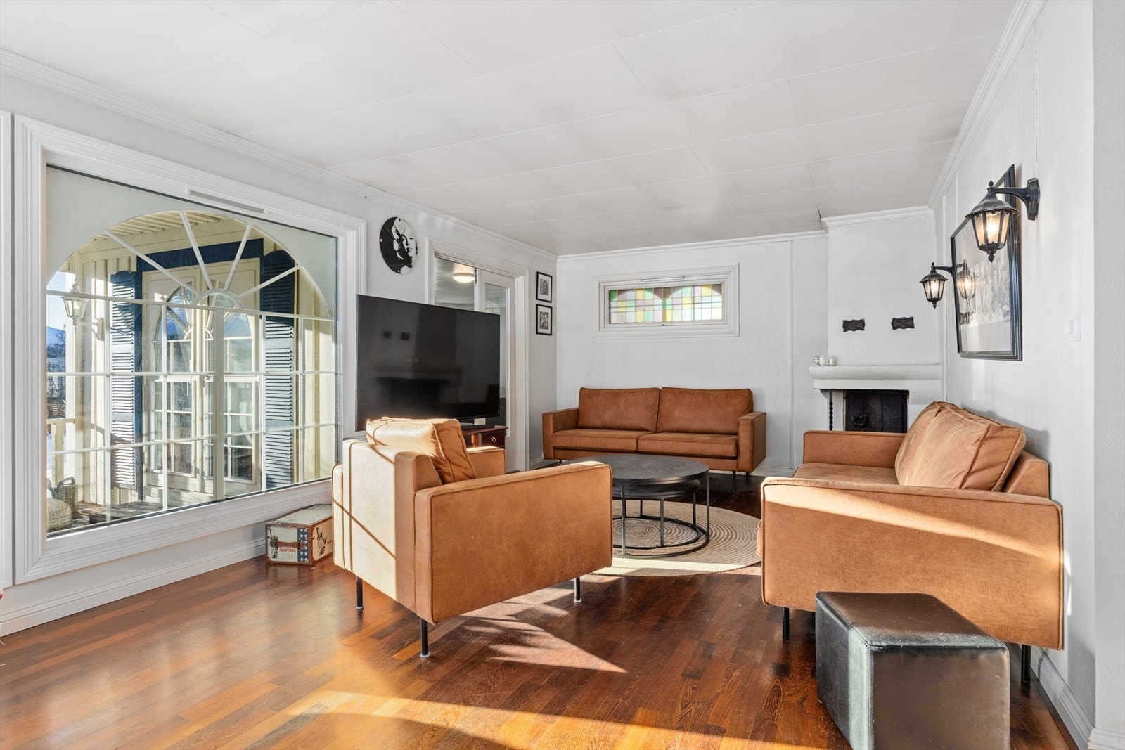 En av boligens stuer - lyst og hyggelig Galleribilde