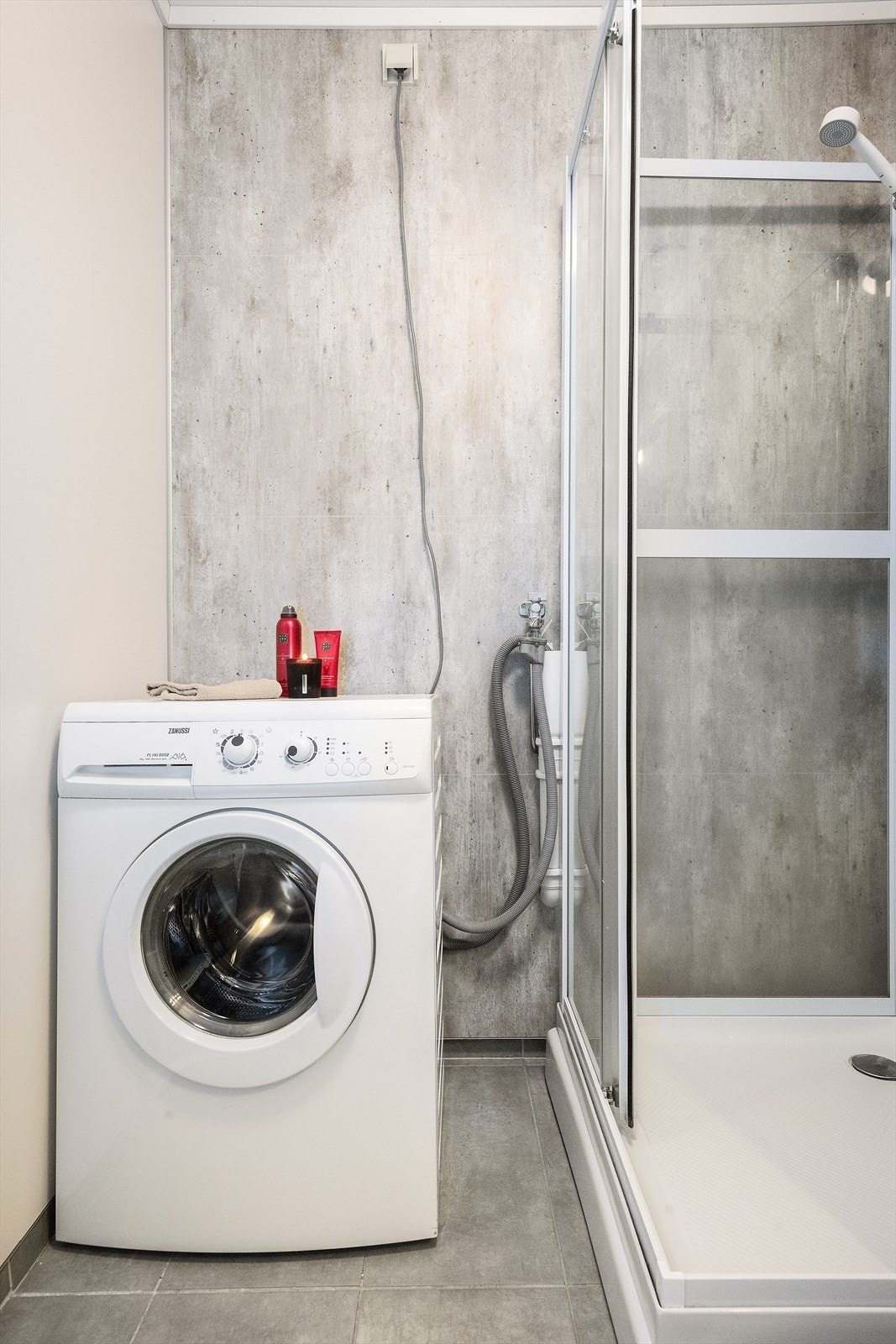 Koblinger til vaskemaskin også på dette badet. Galleribilde