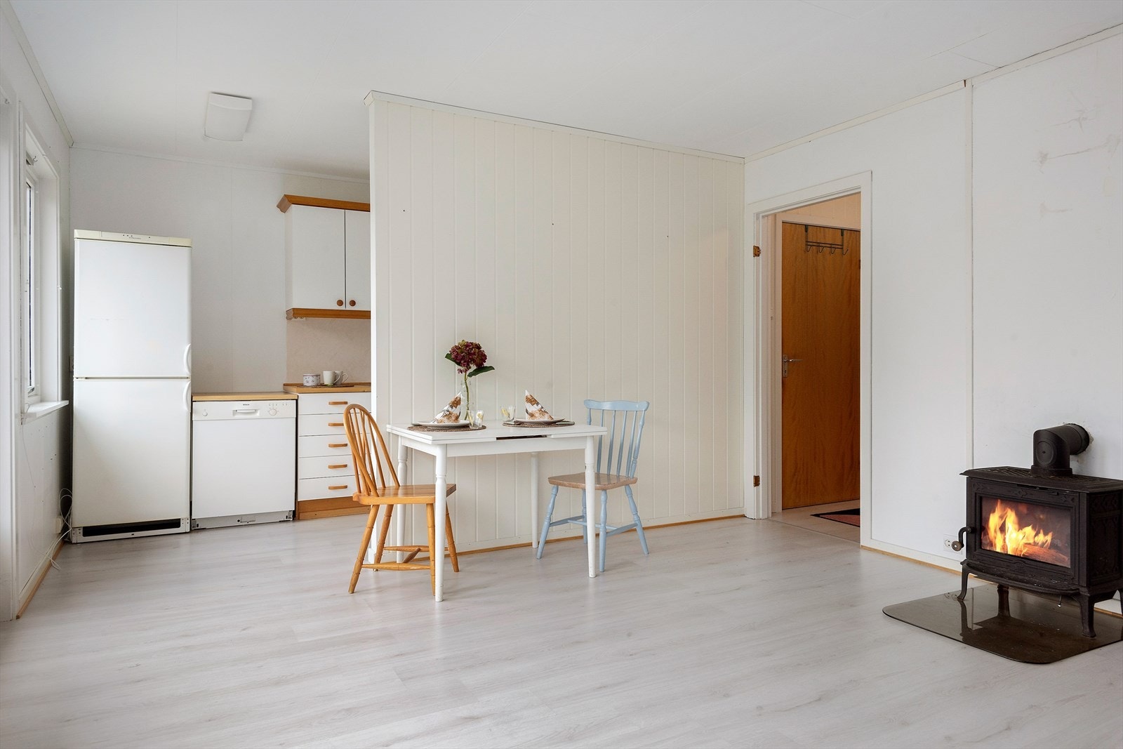 Stue mot kjøkken. Galleribilde