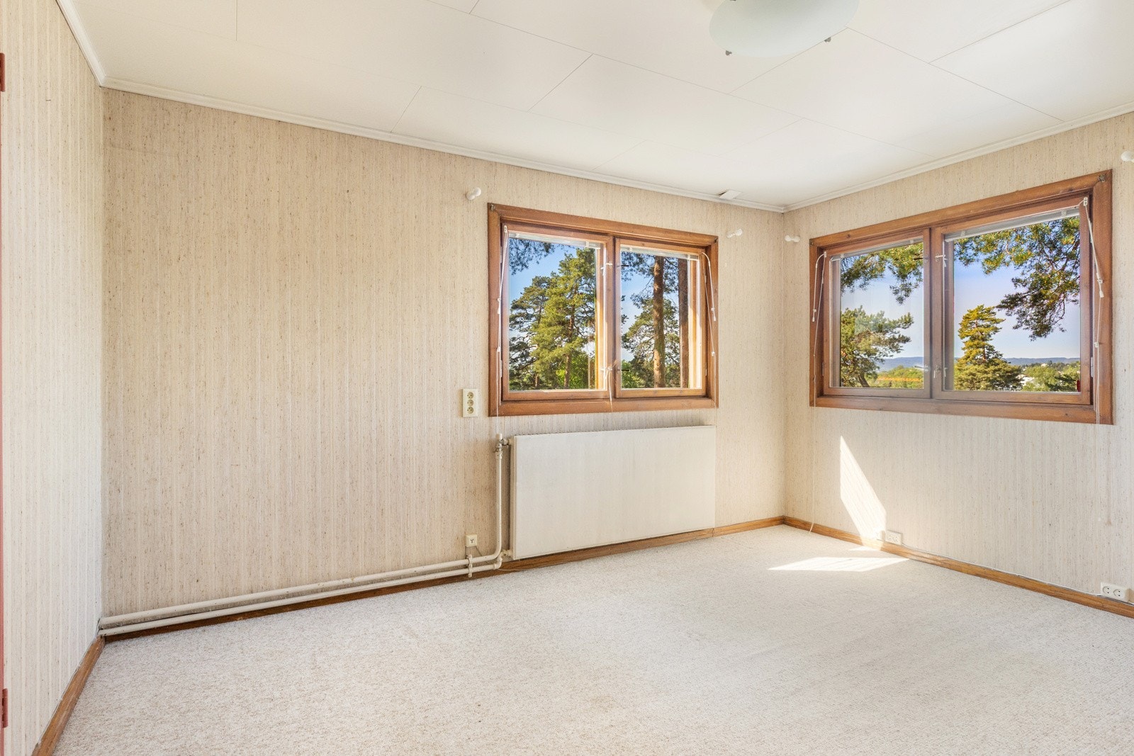 Soverom nr. 3 er av god størrelse og har vindusflater mot henholdsvis syd og vest. Galleribilde