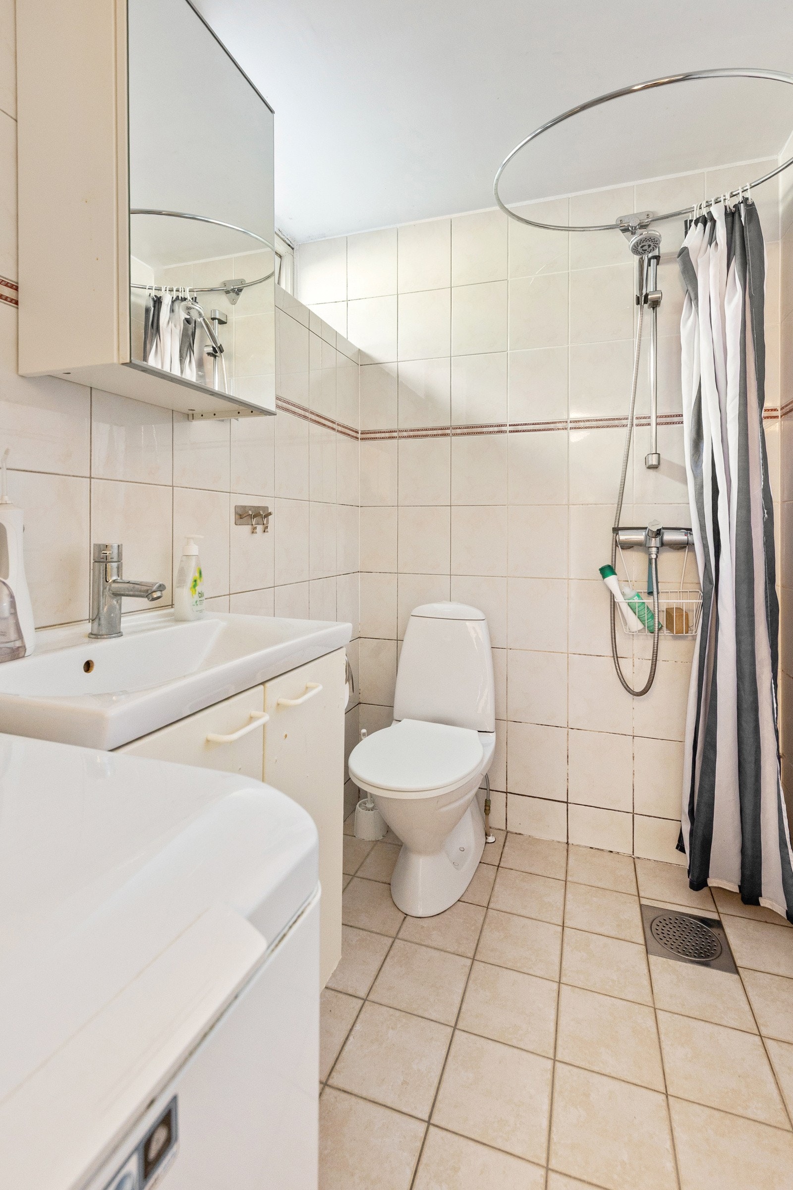 Innredet med toalettrom - Våtrommet må oppgraderes for å tåle normal bruk etter dagens krav. Galleribilde