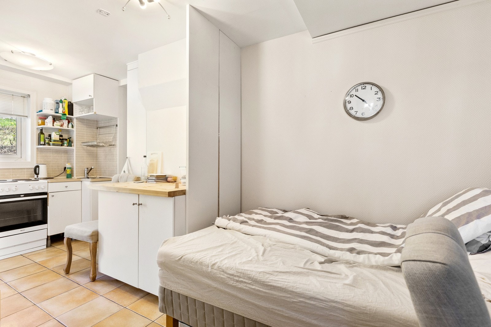 Brukt som oppholdsrom med kjøkkenkrok og eget baderom. Galleribilde