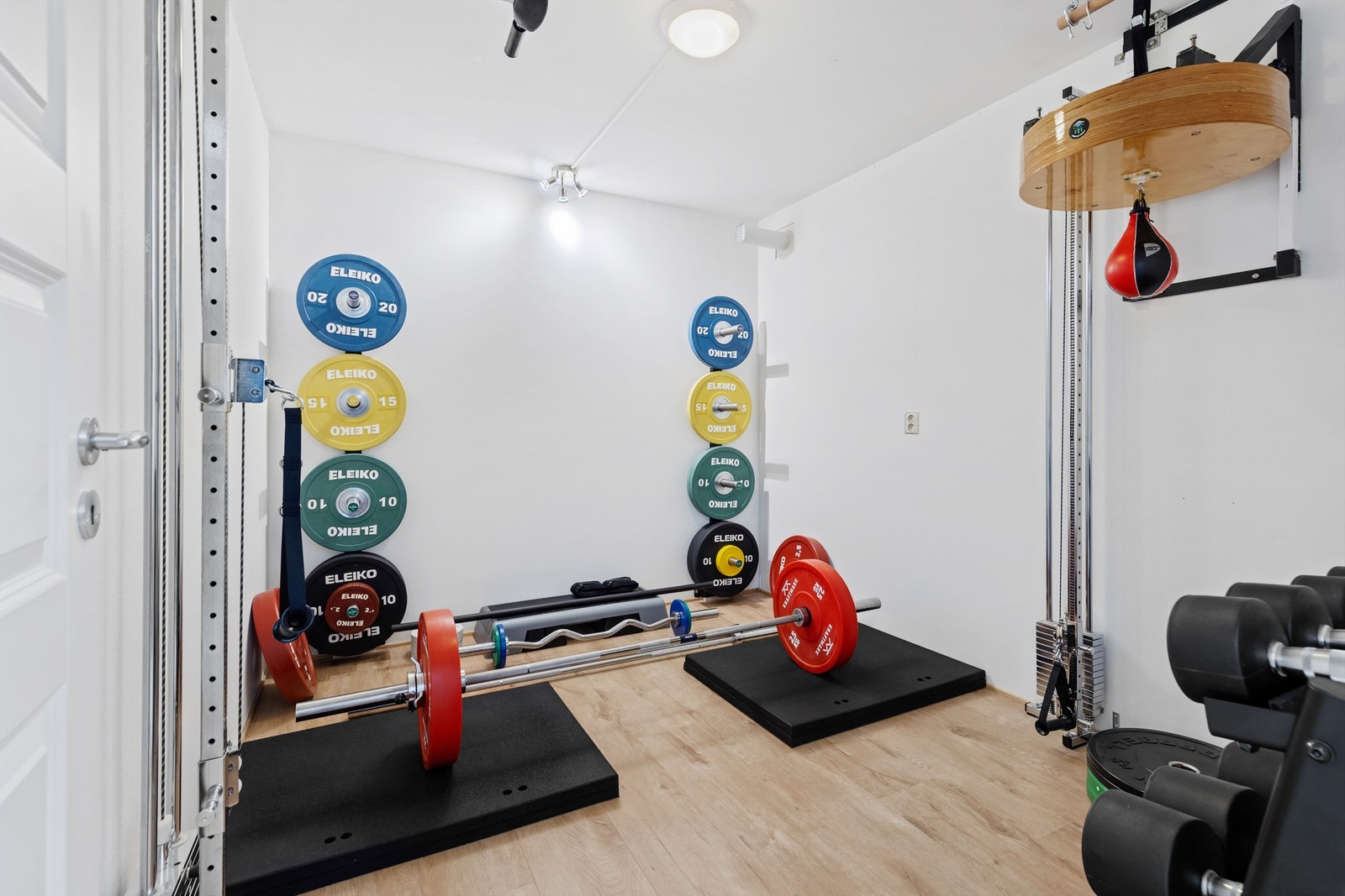 Bod i underetasjen har blitt innredet til en flott treningsrom. Galleribilde