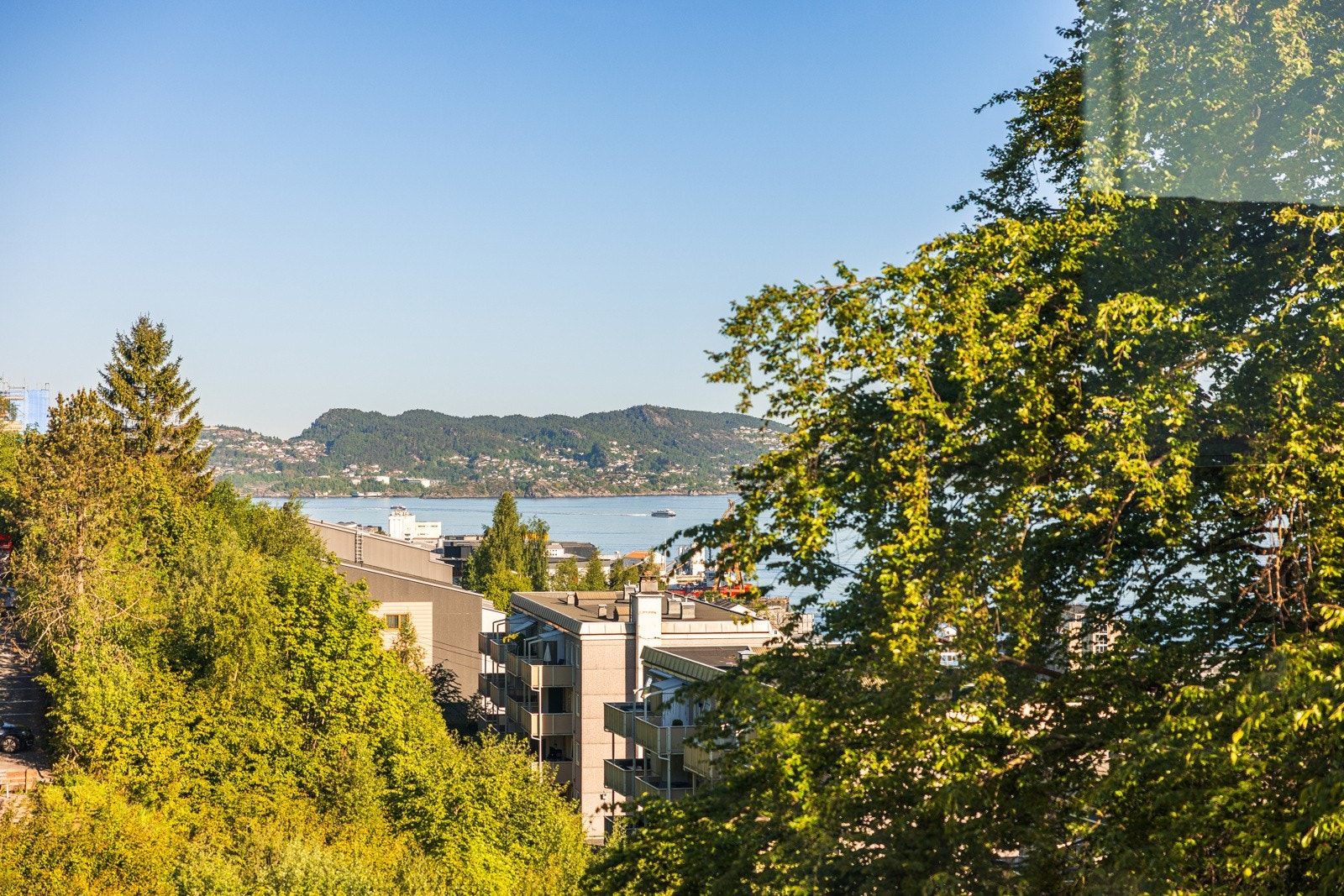 Utsikten fra vinduet på kjøkkenet. Galleribilde
