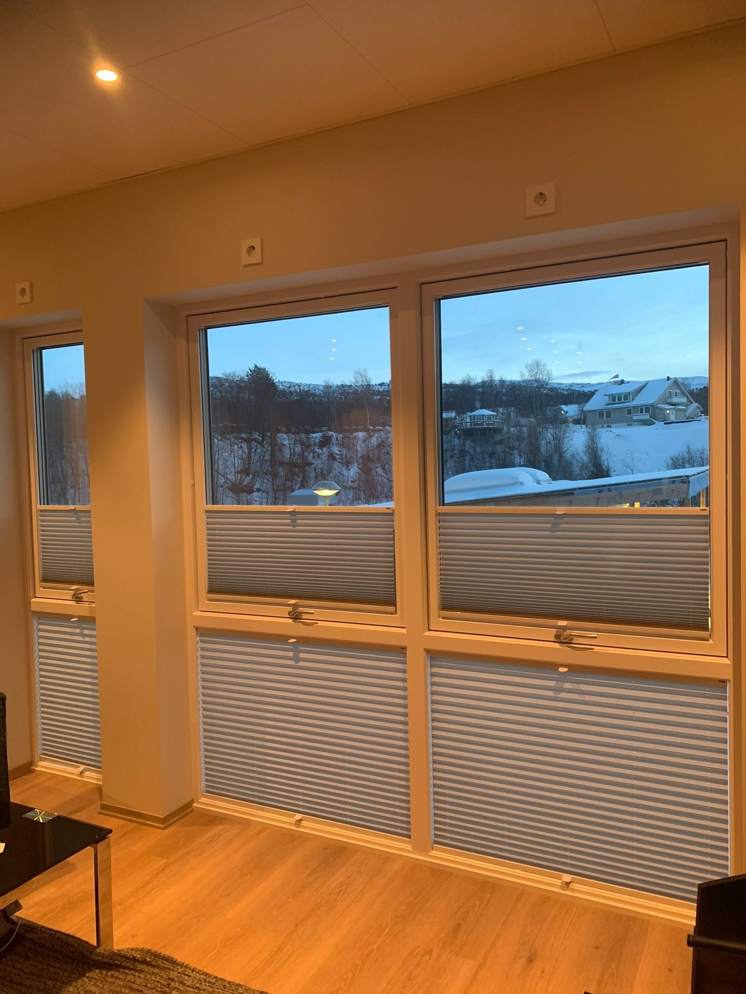 Alle vinduer kan blendes med lameller Galleribilde