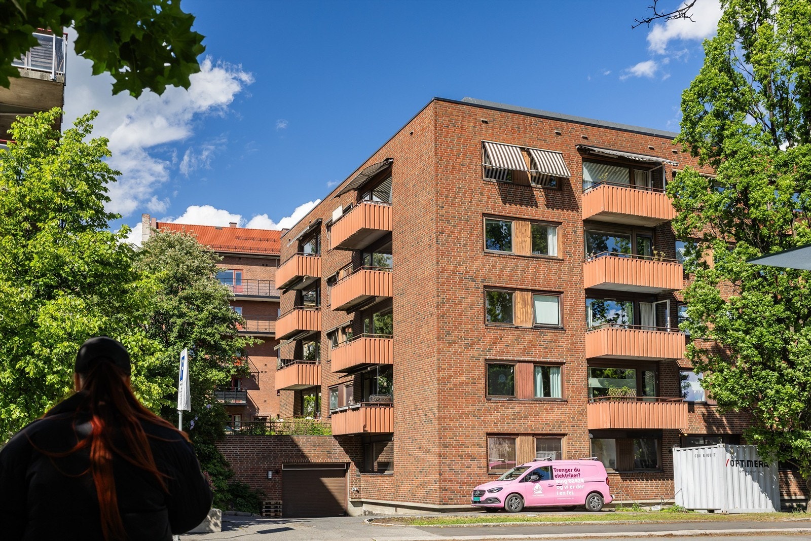 Sameiet Arendalsgata 22 består av 32 boligseksjoner og 2 næringsseksjoner. Sameiet har 28 p-plasser i parkeringskjeller, som kan omsettes internt. Galleribilde