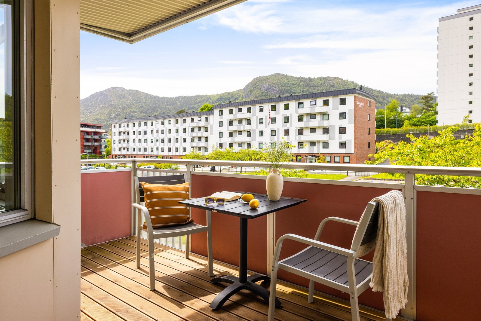 Terrassen har meget gode solforhold både på sommer- og vinterstid. Galleribilde