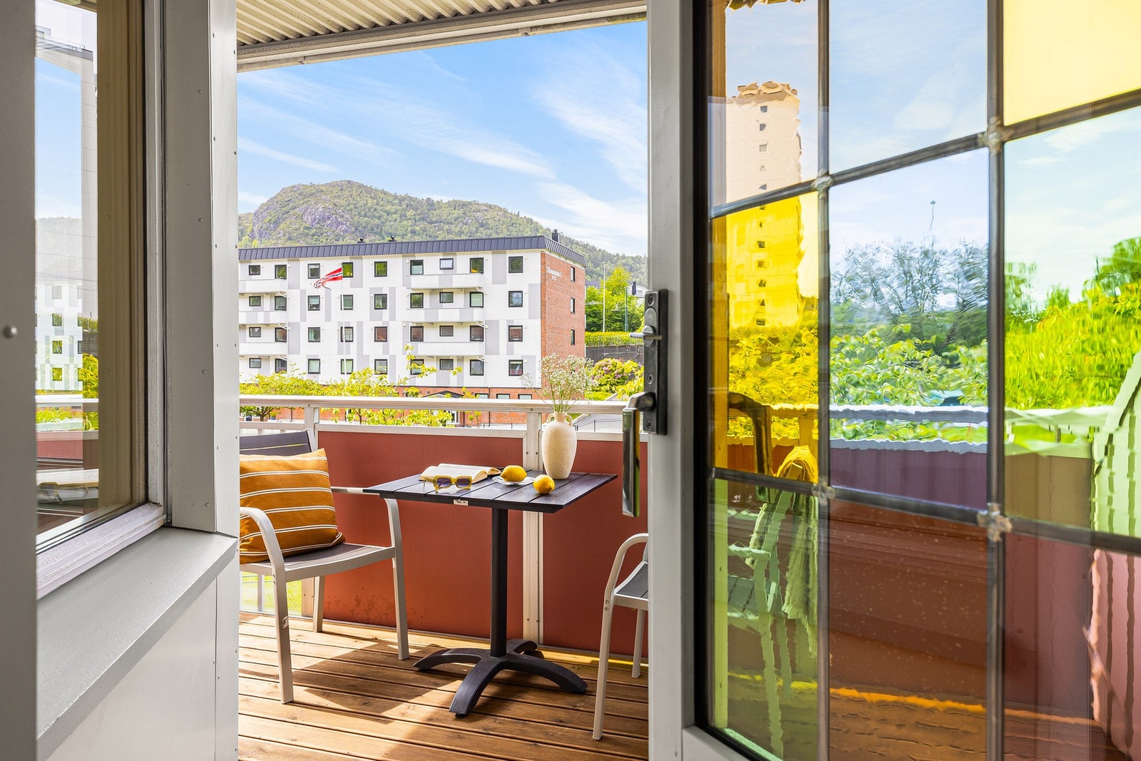 En lekker andelsleilighet med moderne og god standard, samt en praktisk planløsning. Galleribilde