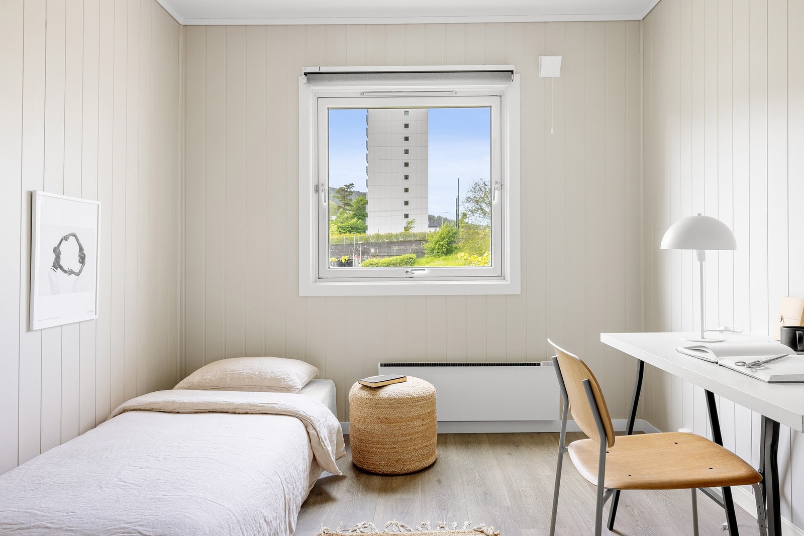 Soverom to er perfekt som koselig barnerom, gjesterom eller kontor. Galleribilde