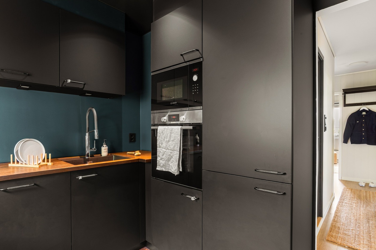 Her er det rikelig med benke- og skapplass, perfekt for den matglade! Galleribilde