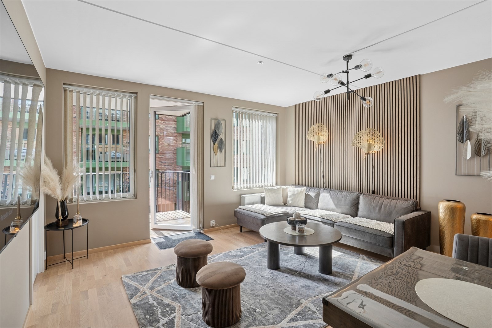 Trivelig stue med plass til en god sofagruppe og spisestuebord. Galleribilde