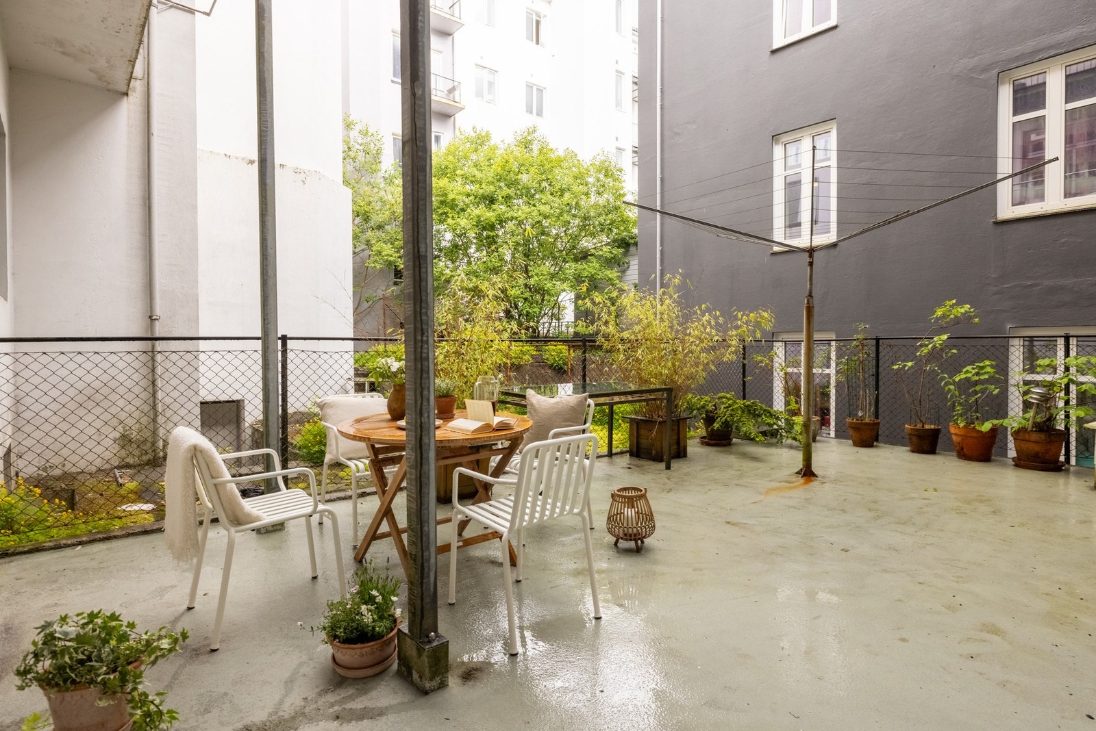 Borettslaget har pent opparbeidet bakgård. Galleribilde