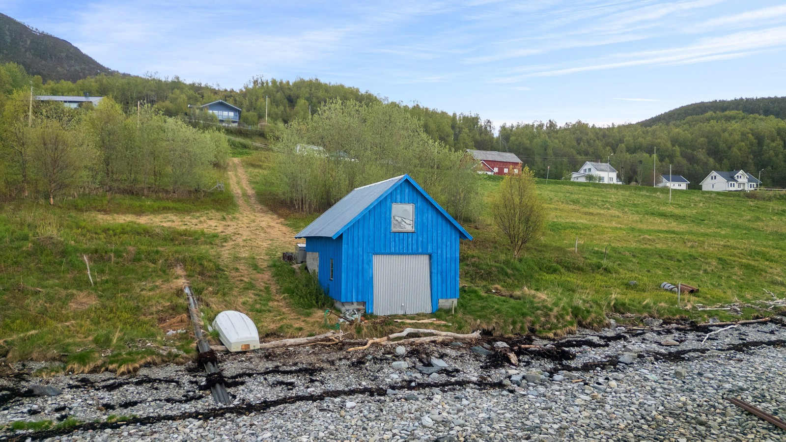 Naust tilhørende eiendommen.