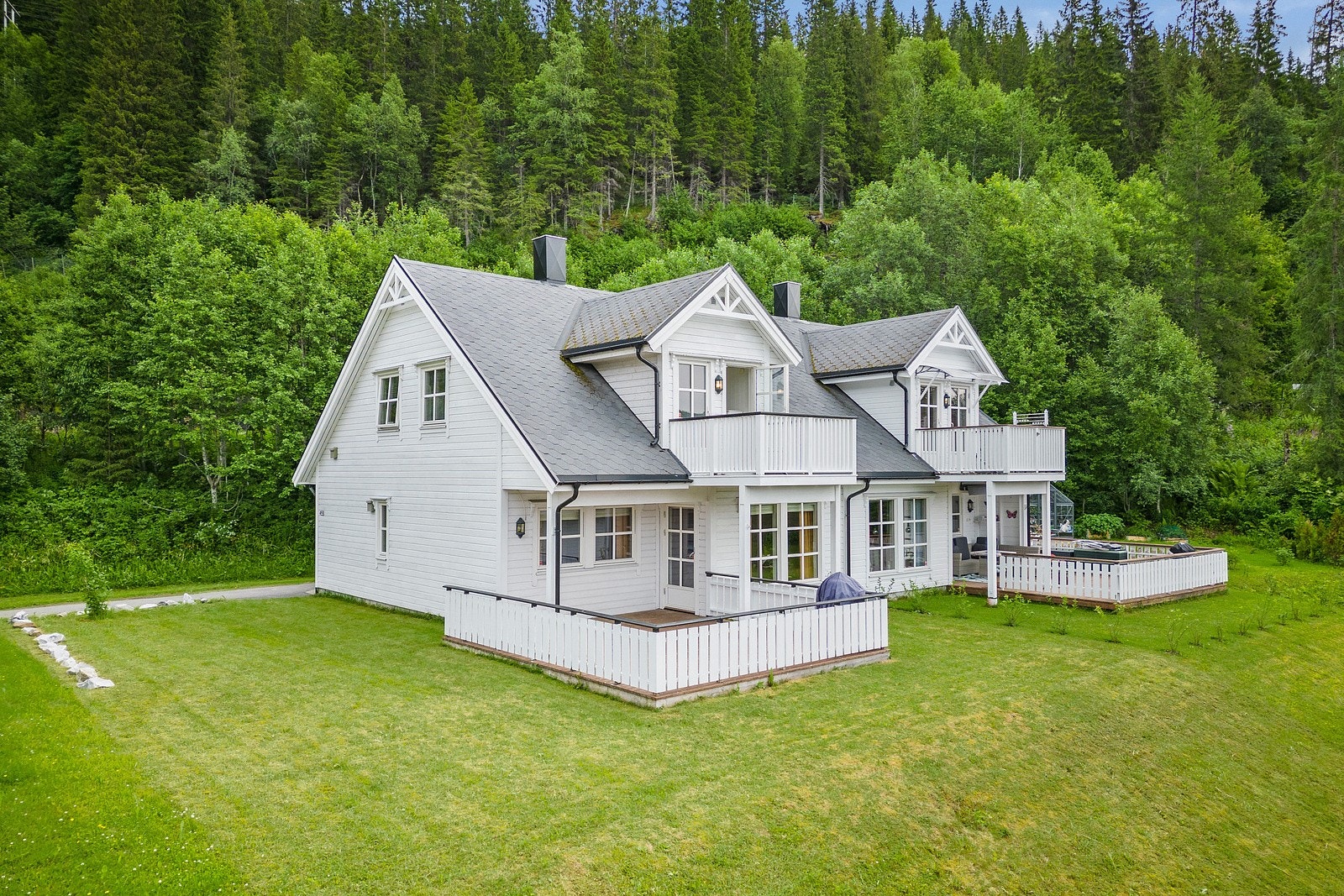 Her kan ny eier nyte flotte utearealer og gode solforhold Galleribilde