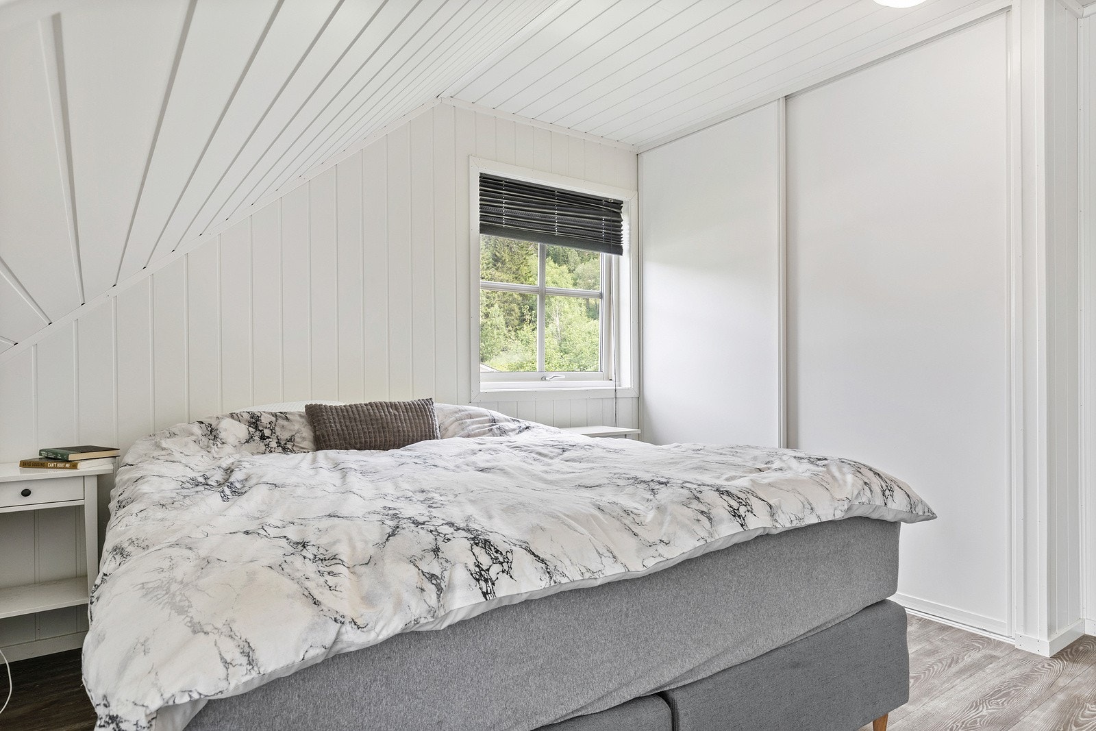 Plassen er utnyttet til det maksimale gjennom hele boligen. Galleribilde