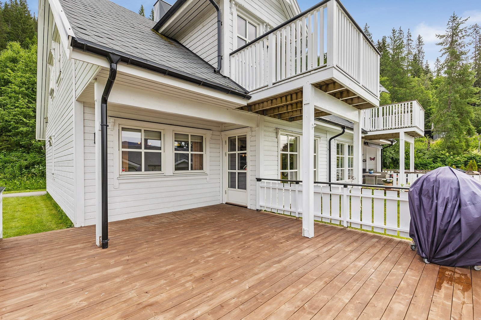 Rommer god plass til flere sittegrupper Galleribilde