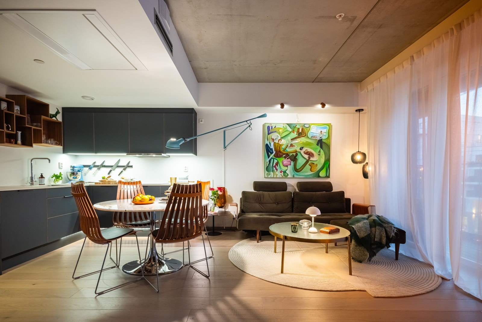 En flott og moderne 3-roms leilighet i nybygg fra 2023, med en herlig balkong og ettertraktet beliggenhet i Bjørvika. Galleribilde