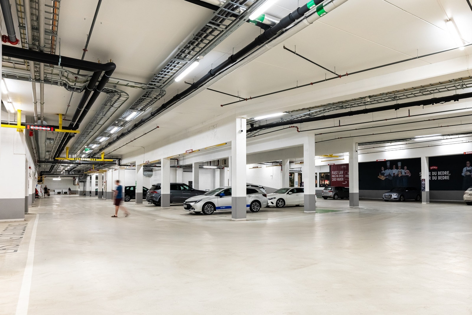 Felles garasjeanlegg med tidvis mulighet for kjøp og leie av garasjeplasser. Galleribilde