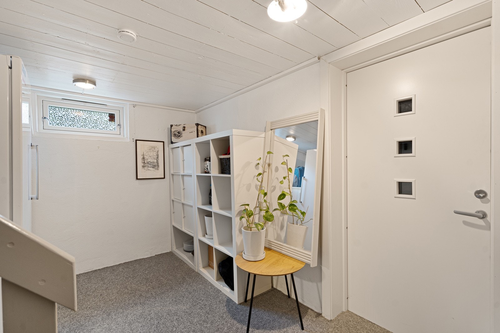 Utgangsdør til trappeoppgang mot hagen Galleribilde