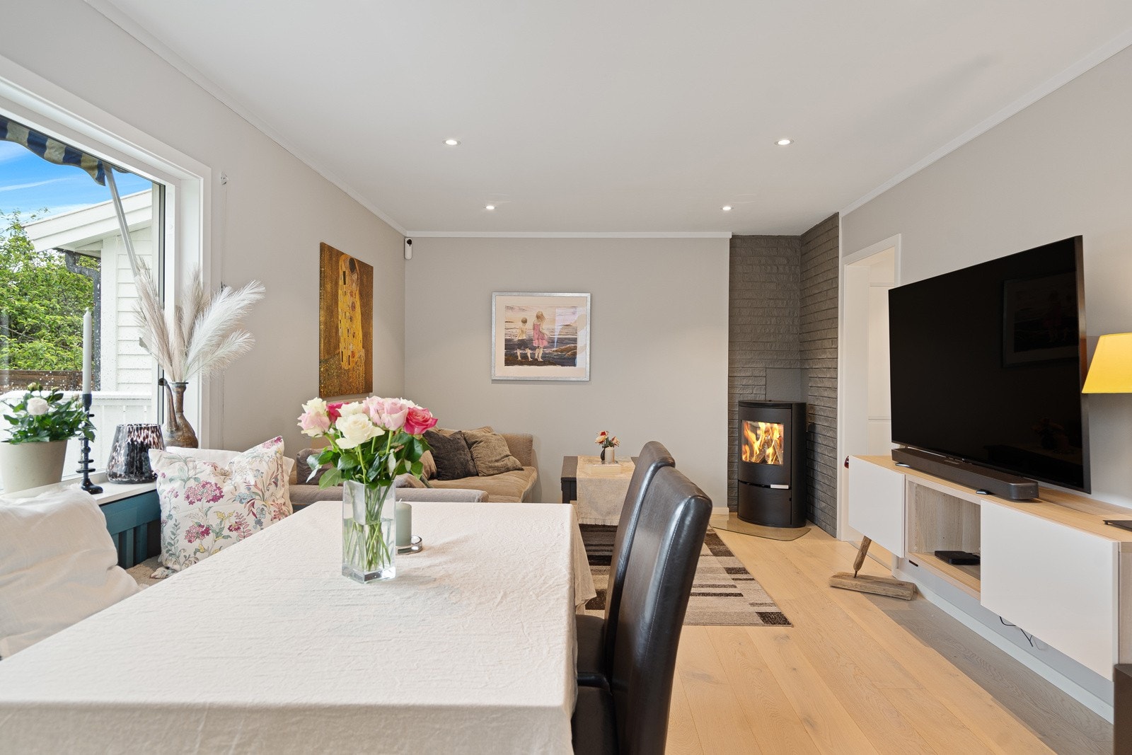 Stua ble pusset opp med alle overflater og el-anlegg i 2021 Galleribilde