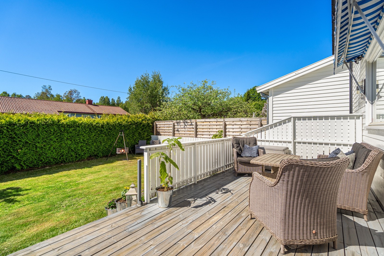 Nydelig uteplass mot syd Galleribilde