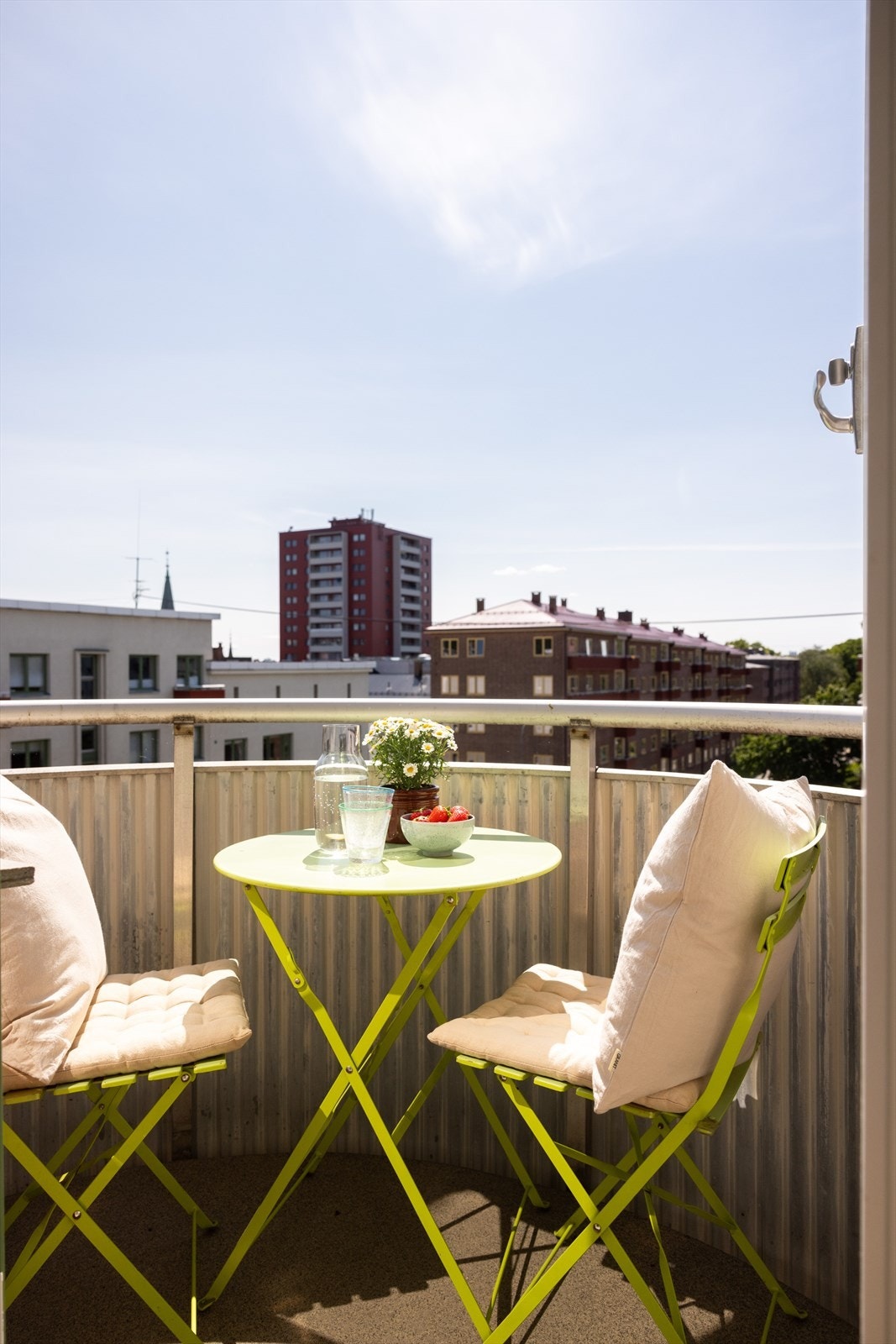 Balkongen er vestvendt med gode solforhold. Galleribilde