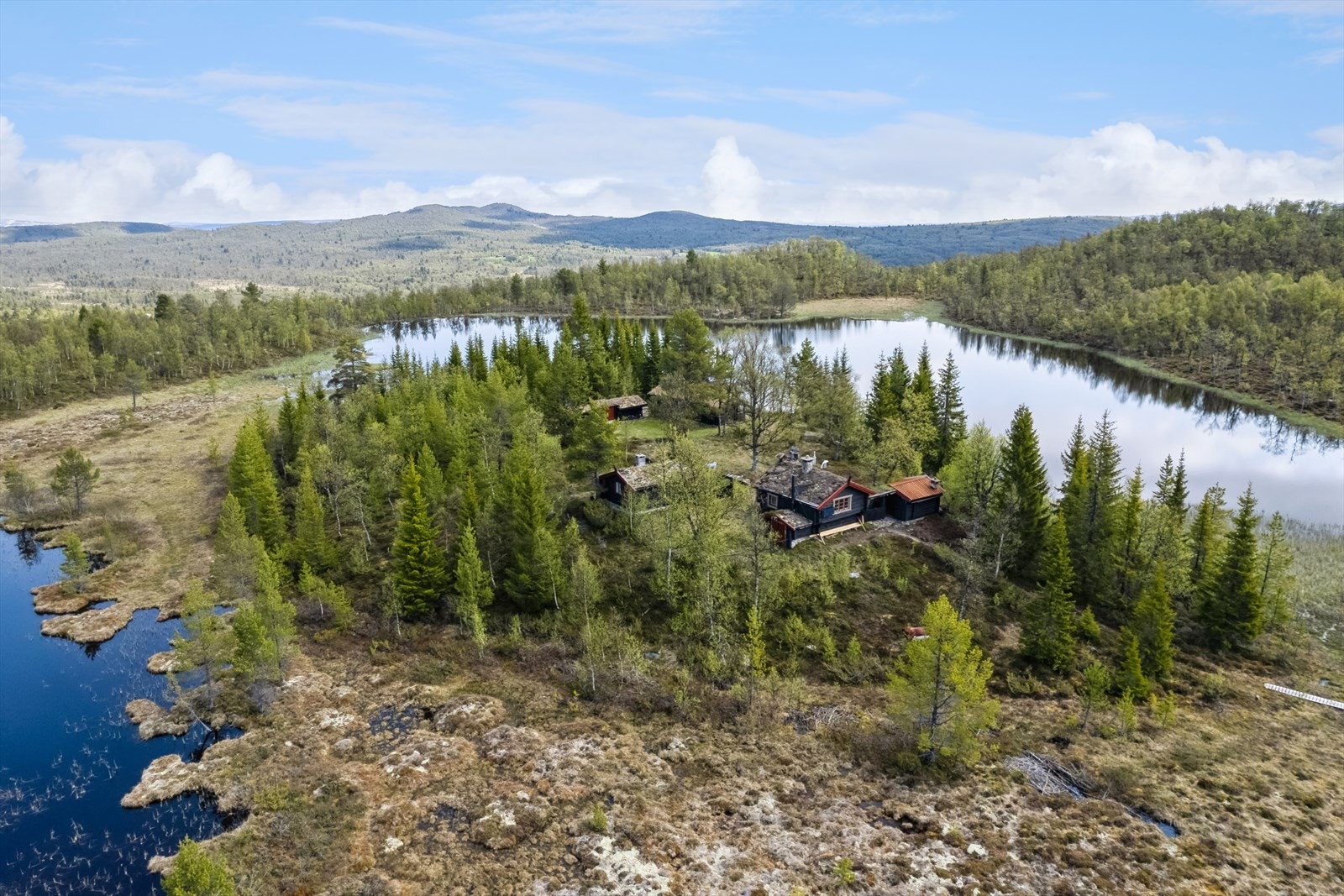 Heimdal Eiendomsmegling v/Anders W. Steien har gleden av å presentere denne idylliske fritidseiendommen i Tolga kommune, Klettan 81 & 83. Galleribilde