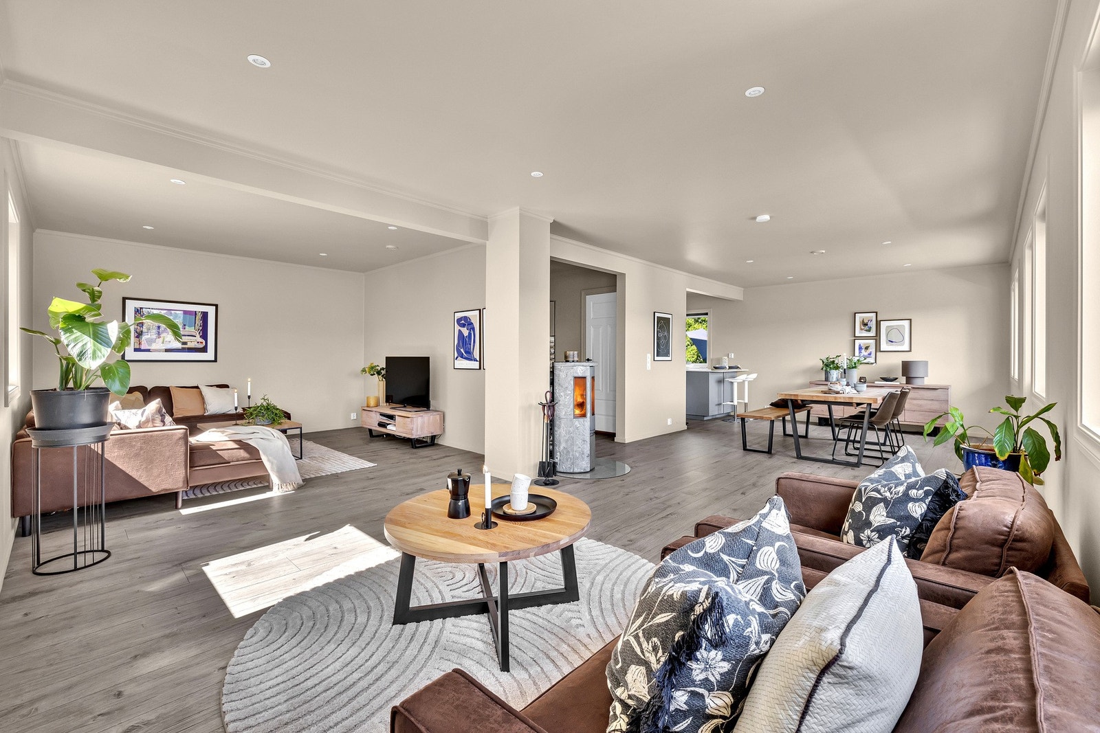 Etasjen oppleves både lys og luftig. Galleribilde