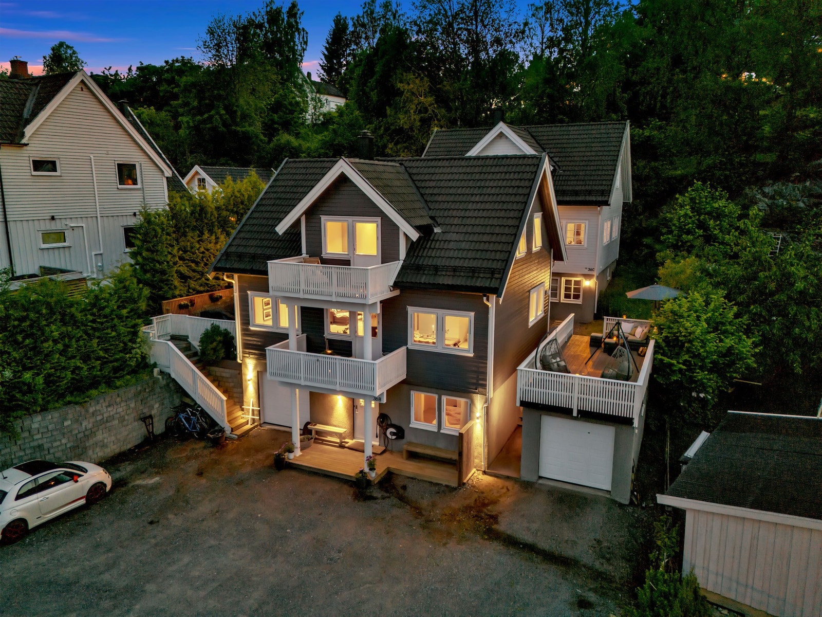 Velkommen til Grønliveien 36B! En innholdsrik enebolig med etterspurt beliggenhet på Strømmen. Galleribilde