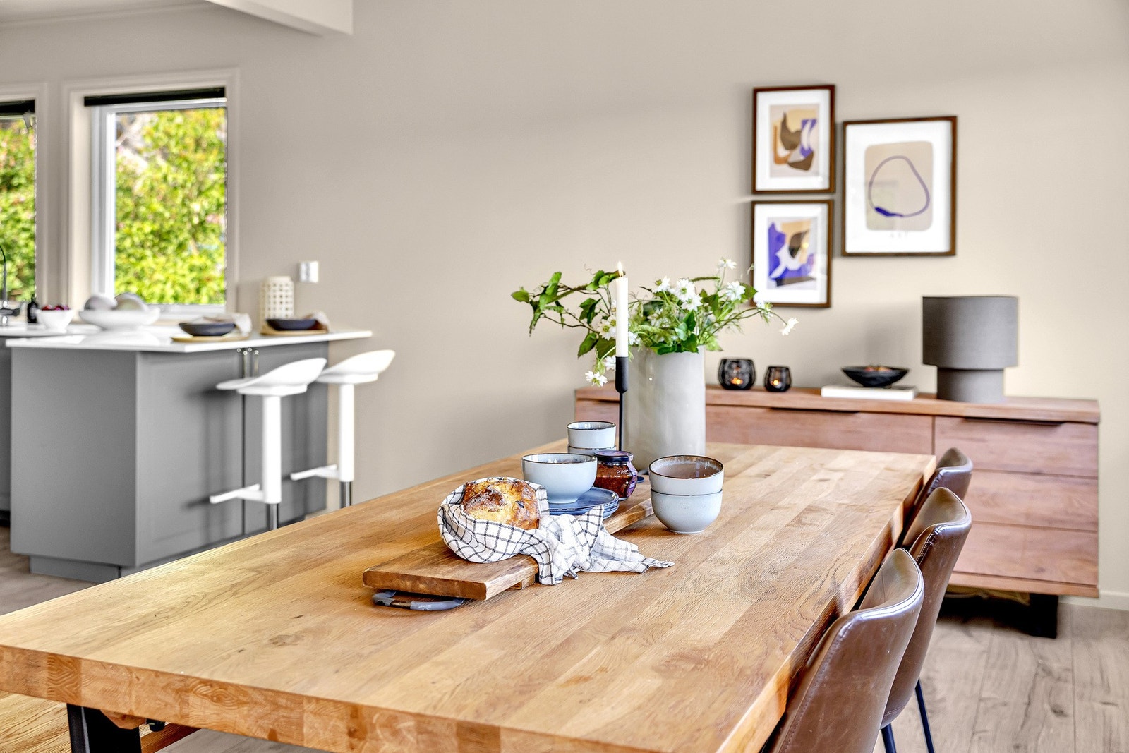 Det er god plass til et større spisebord. Galleribilde