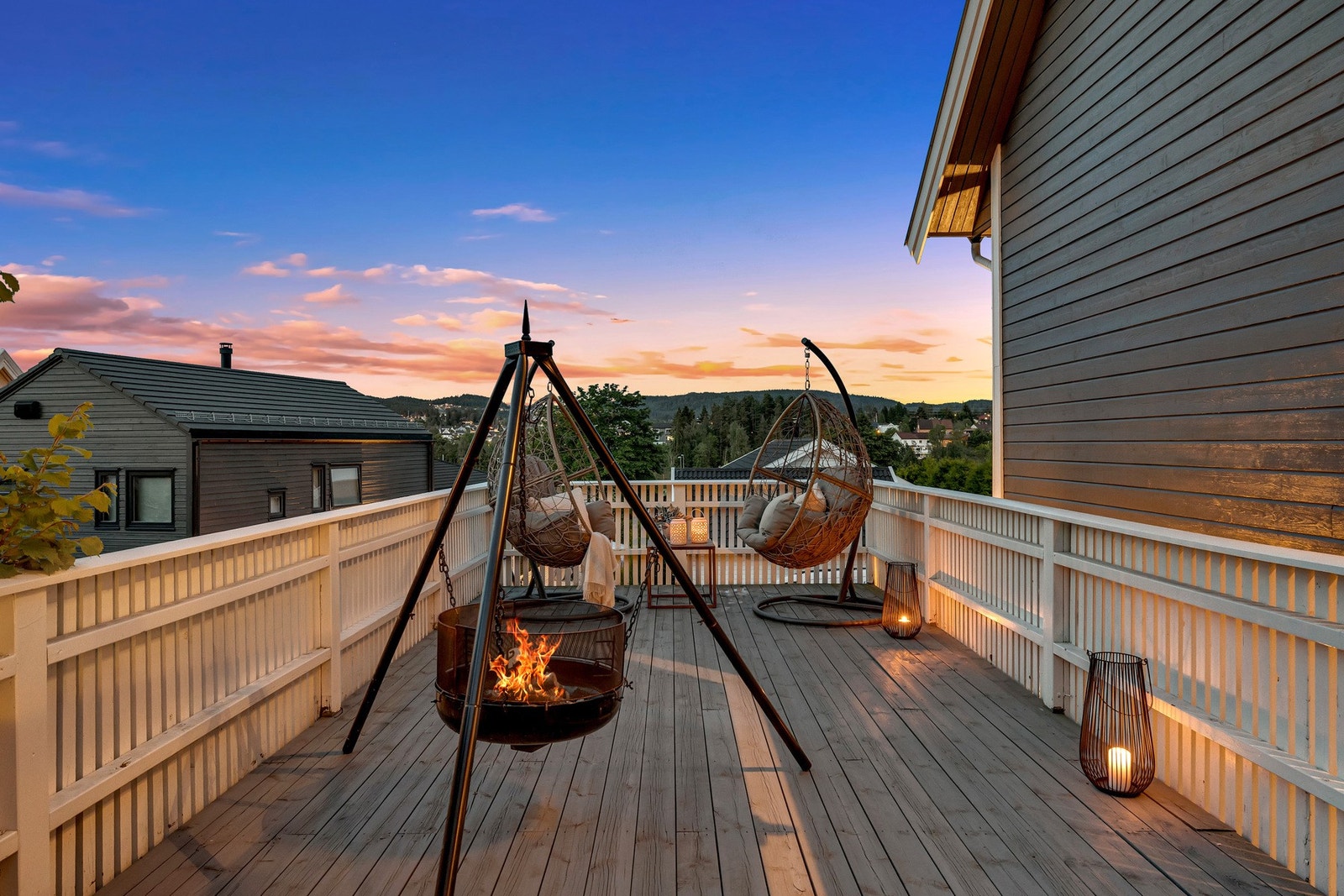 Uteområdene inviterer til store sosiale sammenkomster. Galleribilde