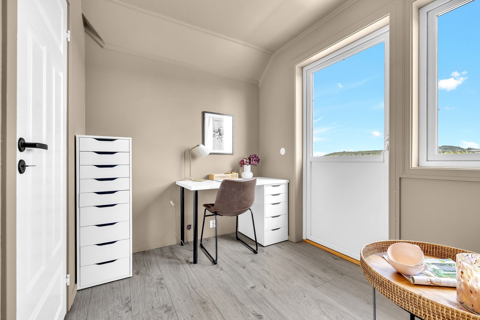 Soverom 4. Dette rommet er originalt en del av stuen (nå gang). Her har det blitt satt opp en lettvegg som lett kan reverseres. Galleribilde