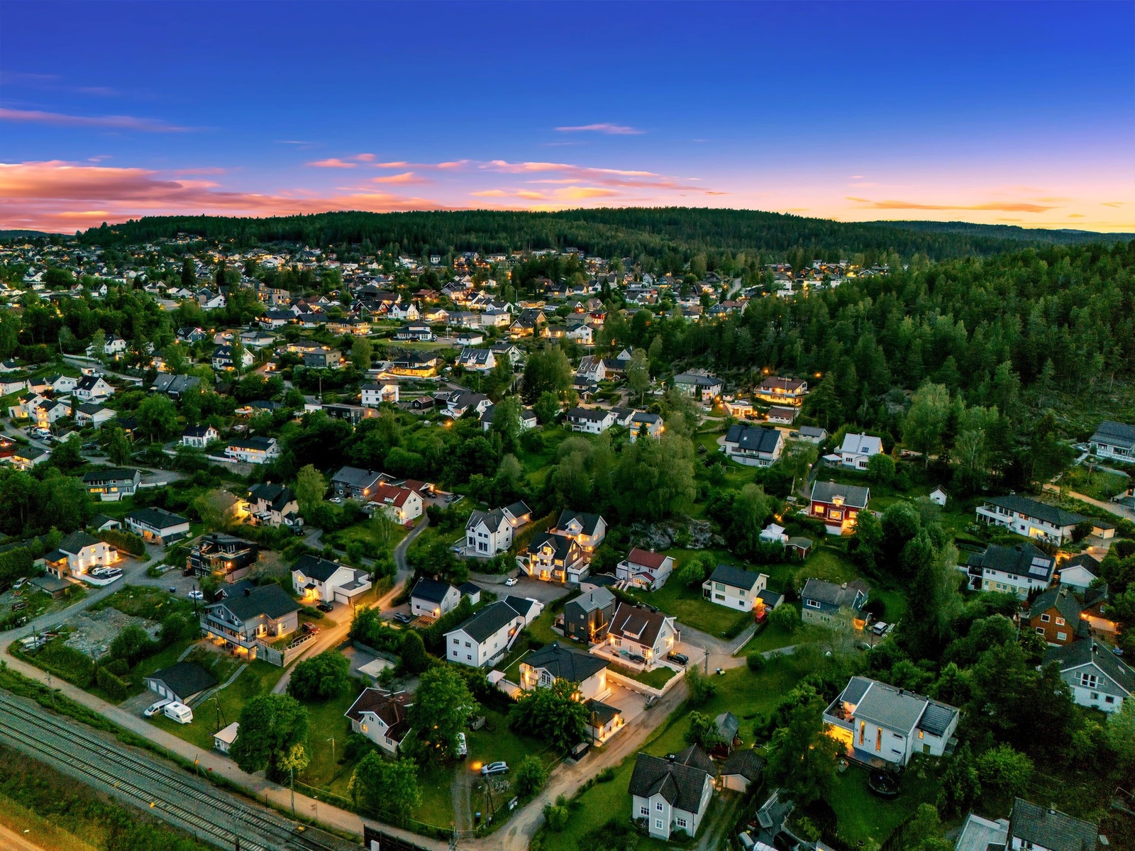 Eiendommen ligger i et særdeles attraktivt boligområde på Strømmen. Galleribilde