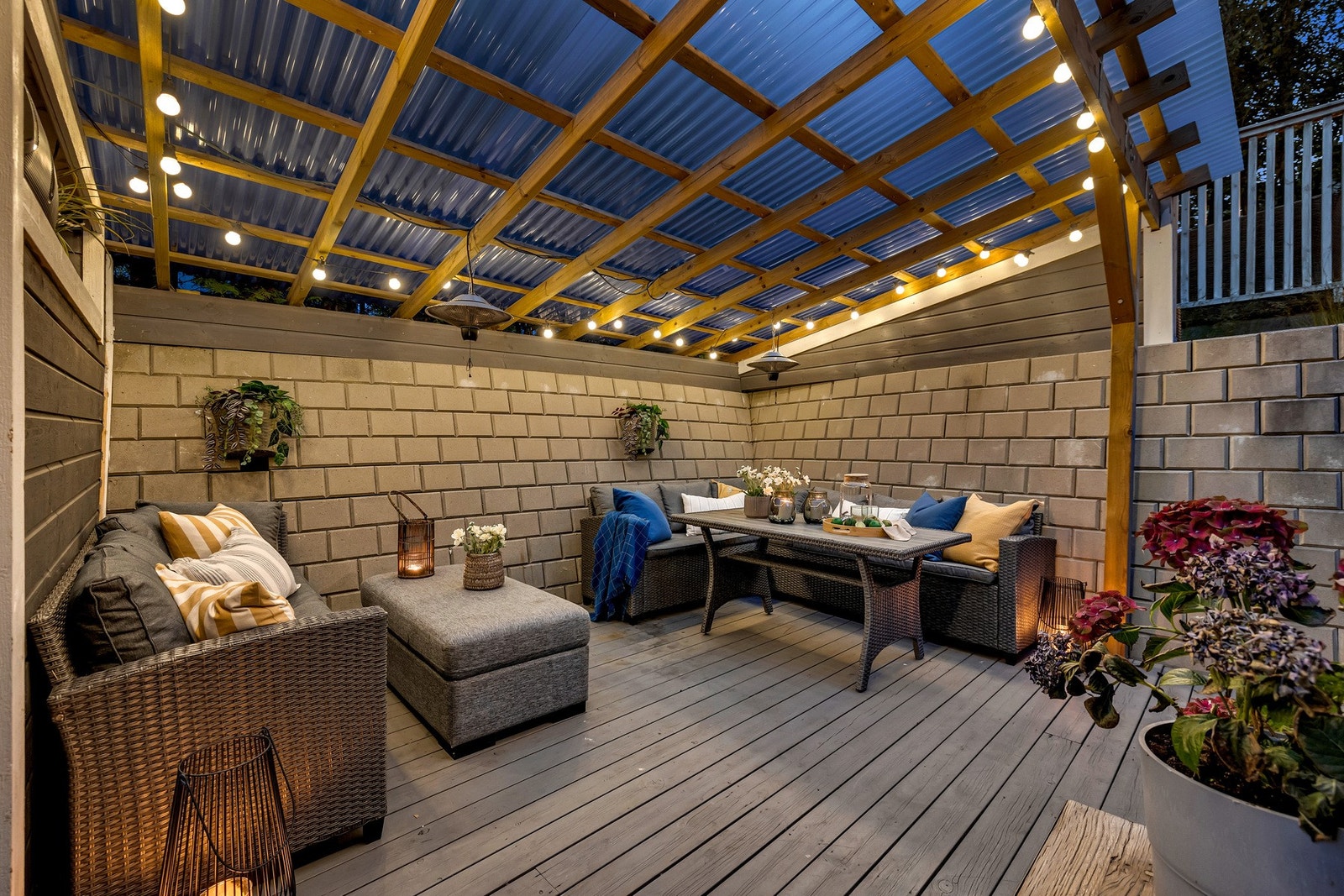 Et fantastisk sted å nyte sene sommerkvelder! Her innredes det med større lounge. Galleribilde