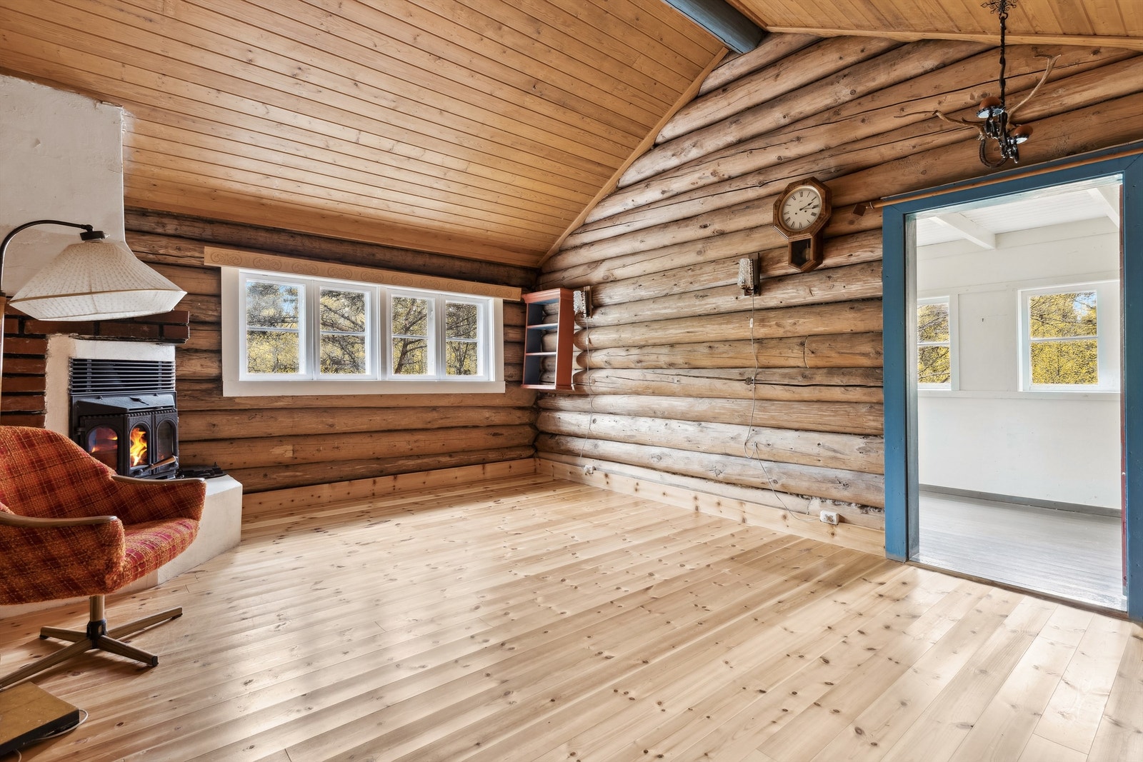 Stuen kan enkelt innredes med sofagruppe og ønsket mediamøblement. Galleribilde