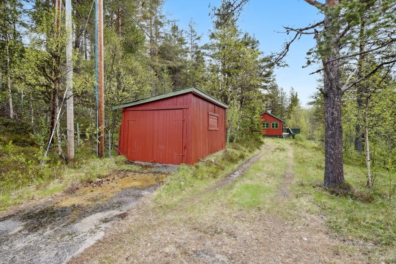 Garasjen fungerer utmerket som ekstra oppbevaring. Galleribilde