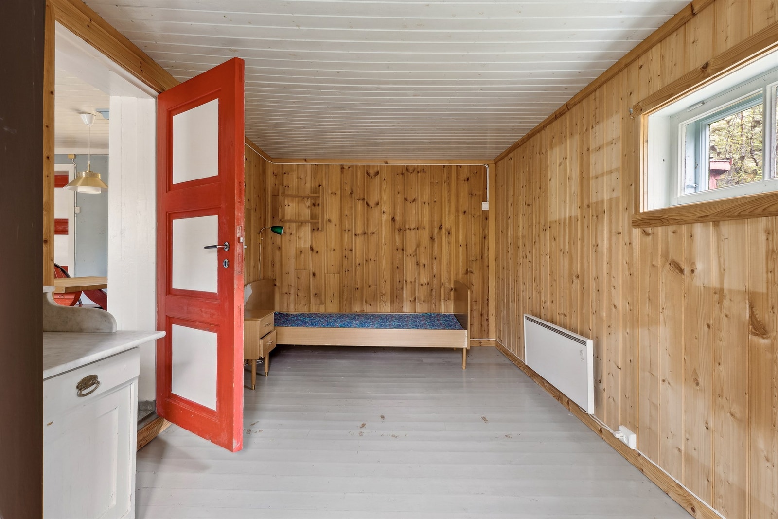 Hytta har to soverom og begge rommene har god plass til dobbeltseng eller familiekøyer. Galleribilde