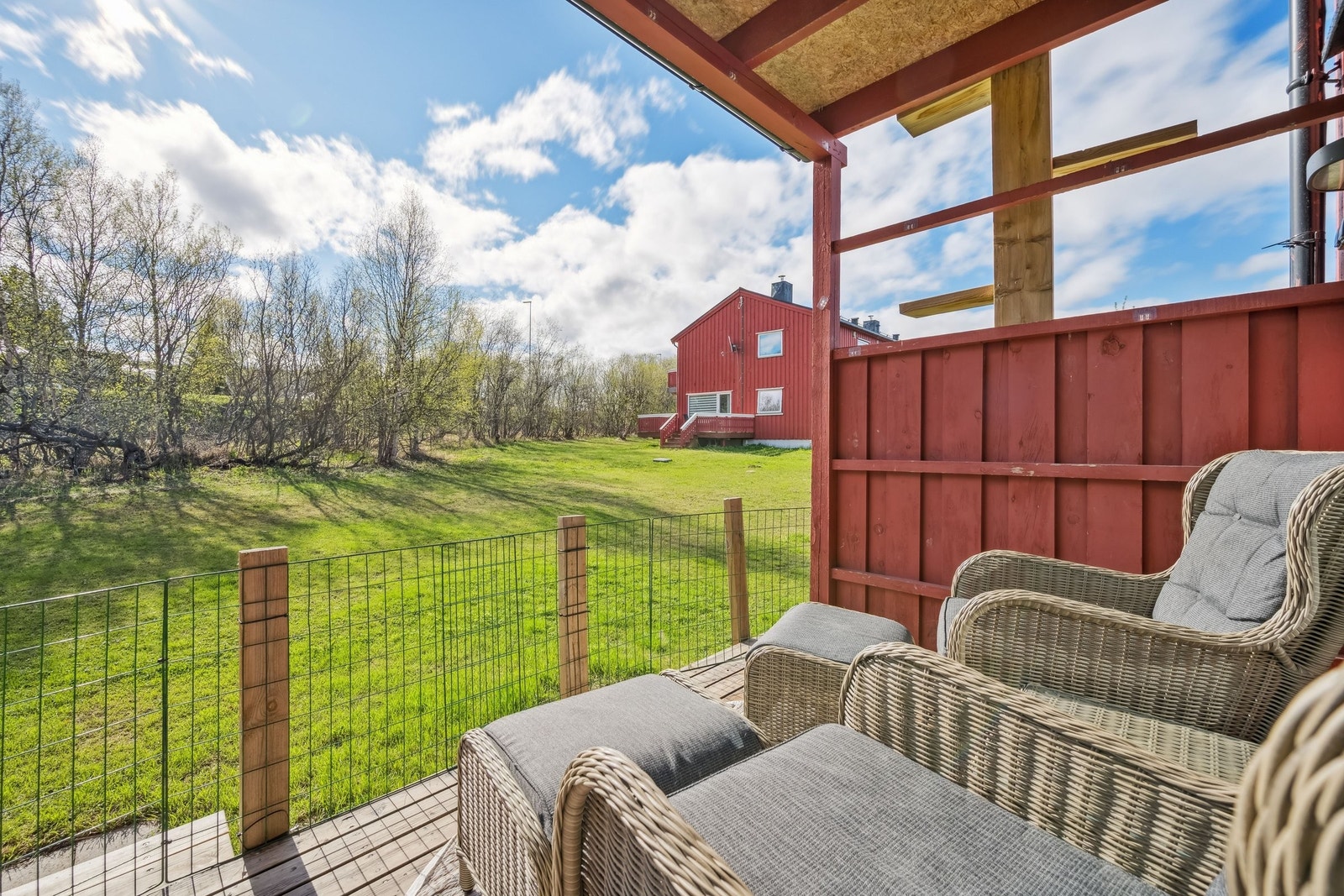 Utsikt fra balkong, felles hage Galleribilde